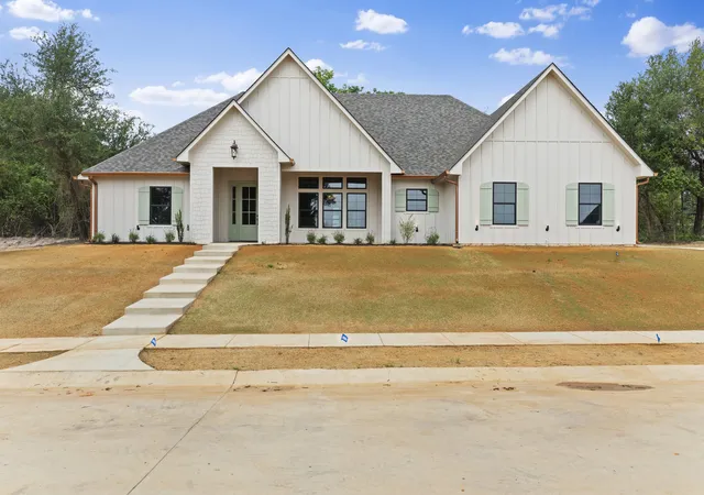 Homes for sale in Lindale, TX | 17300 Woodcrest Cir, Lindale, TX 75771 | MLS# 21198028