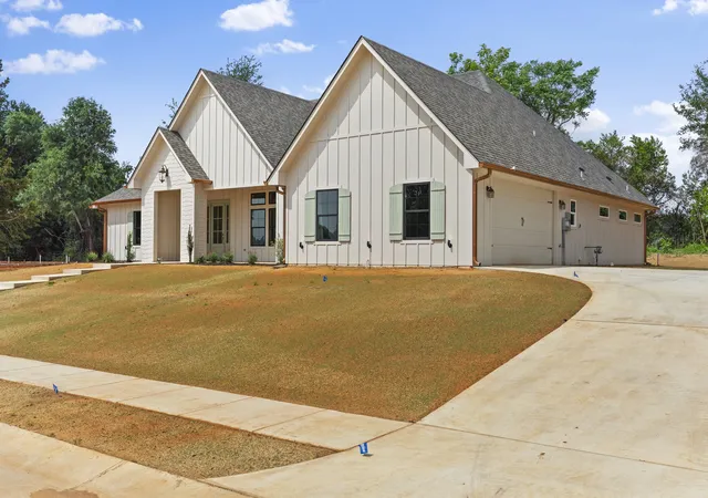 Homes for sale in Lindale, TX | 17300 Woodcrest Cir, Lindale, TX 75771 | MLS# 21198028