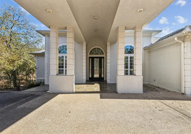 Photo 3 of Single family home for sale at 2109 Cooks Ln, Fort Worth, TX 76120 | MLS# 21197944 | Listing updated on 2026-08-29