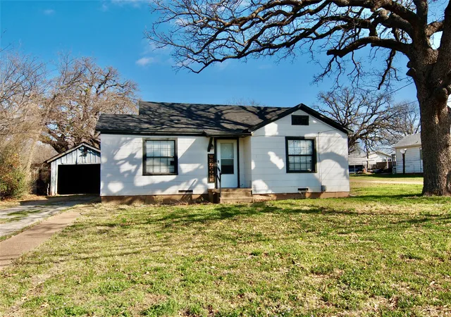Photo 1 of Single family home for sale at 1327 Old Jacksboro Road, Graham, TX 76450 | MLS# 21198235 | Listing updated on 2026-09-01