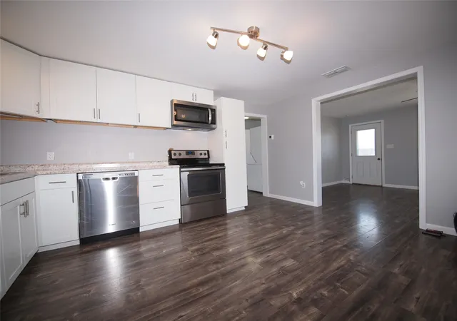 Photo 3 of Single family home for sale at 1327 Old Jacksboro Road, Graham, TX 76450 | MLS# 21198235 | Listing updated on 2026-09-01
