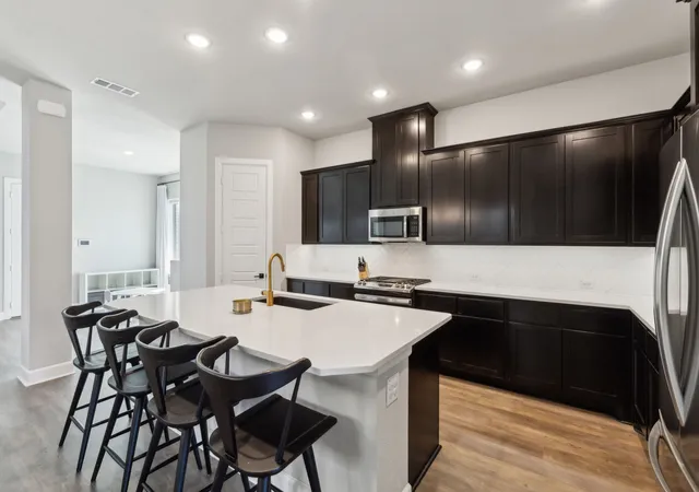 Photo 4 of Single family home for sale at 2121 Tolleson Dr, Aledo, TX 76008 | MLS# 21196254 | Listing updated on 2026-08-26