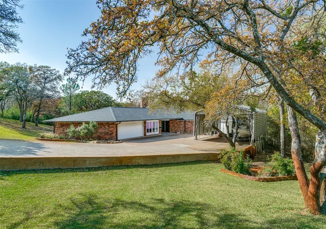 Homes for sale in Highland Village, TX | 26 Horseshoe Dr, Highland Village, TX 75077 | MLS# 21198189
