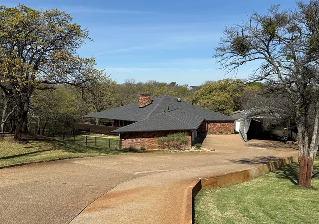 Homes for sale in Highland Village, TX | 26 Horseshoe Dr, Highland Village, TX 75077 | MLS# 21198189