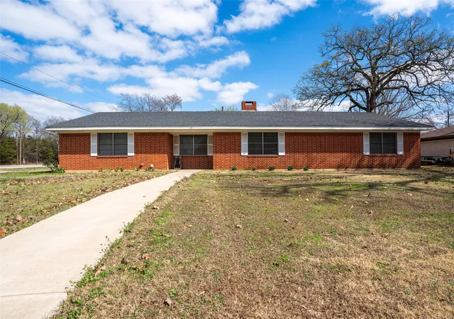 Photo 1 of Single family home for sale at 15 45th, Paris, TX 75460 | MLS# 21198408 | Listing updated on 2026-09-30