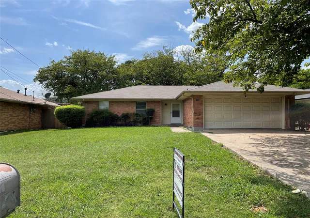 Homes for sale in De Soto, TX | 123 Evelyn St, De Soto, TX 75115 | MLS# 21198443