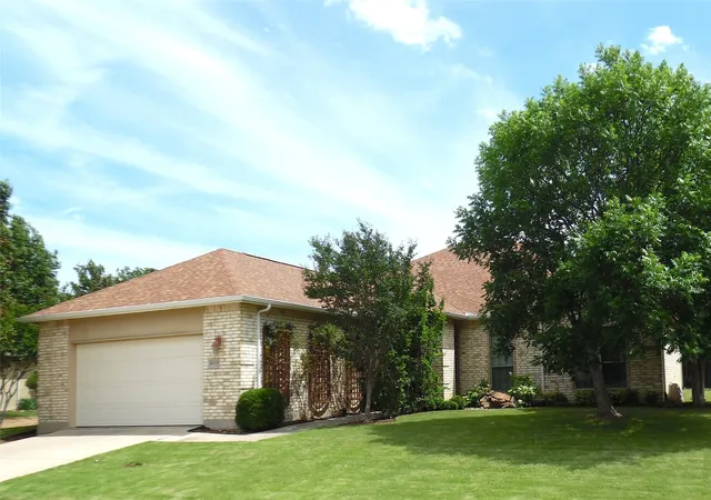 Homes for sale in Denton, TX | 8925 Crestview Dr, Denton, TX 76207 | MLS# 21195766