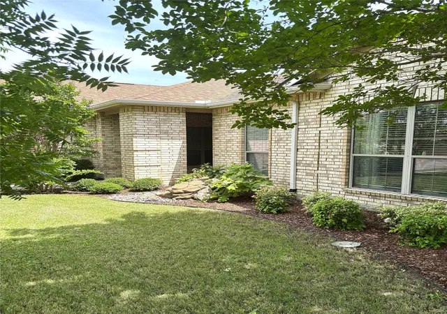Homes for sale in Denton, TX | 8925 Crestview Dr, Denton, TX 76207 | MLS# 21195766