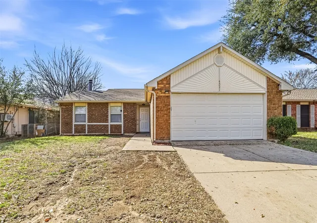 Photo 1 of Sale Pending at 4321 Sweetgum Wy, Fort Worth, TX 76133 | MLS# 21198389 | Listing updated on 2026-07-10