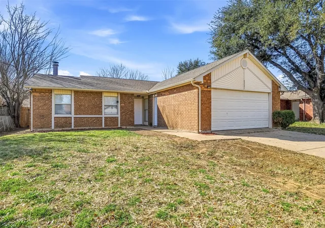 Photo 2 of Sale Pending at 4321 Sweetgum Wy, Fort Worth, TX 76133 | MLS# 21198389 | Listing updated on 2026-07-10