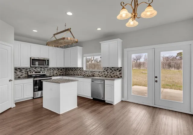 Photo 3 of Single family home for sale at 2811 W Washington St, Denison, TX 75020 | MLS# 21198464 | Listing updated on 2026-09-02