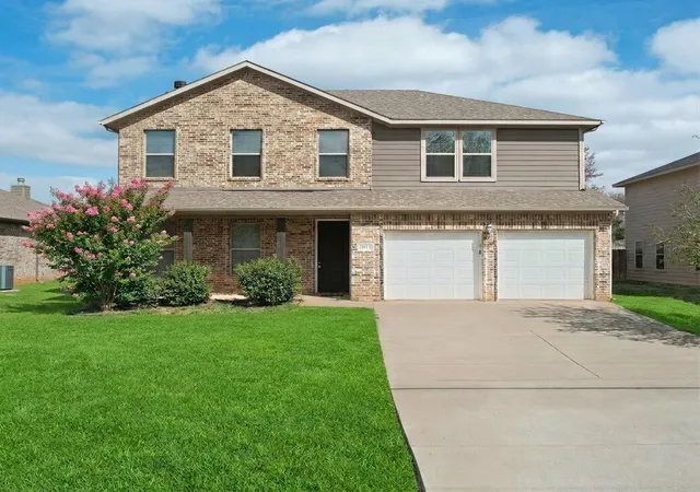 Photo 4 of Single family home for sale at 2811 W Washington St, Denison, TX 75020 | MLS# 21198464 | Listing updated on 2026-09-02