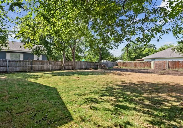22nd image of 1901 S 16th St #A, Waco, TX 76706 | MLS# 21196423
