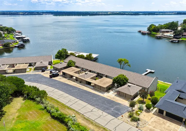 Photo 3 of Condo for sale at 5200 Country Club Dr, Granbury, TX 76049 | MLS# 21198750 | Listing updated on 2026-10-01