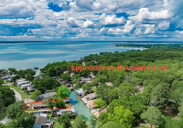Photo 3 of Single family home for sale at 208 Harbor Dr, Gun Barrel City, TX 75156 | MLS# 21182925 | Listing updated on 2026-08-28