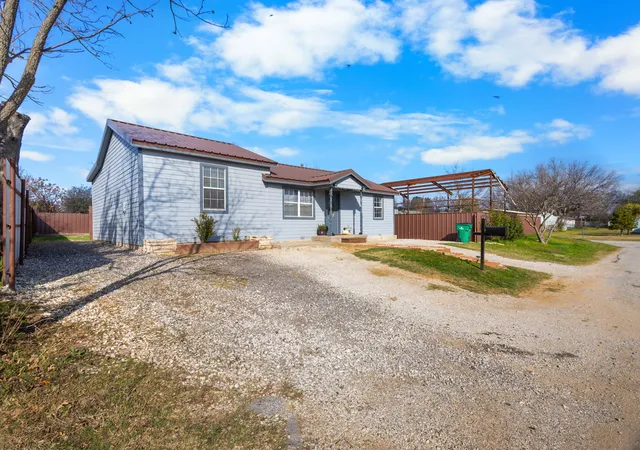 Homes for sale in Bridgeport, TX | 1409 18th St, Bridgeport, TX 76426 | MLS# 21198624