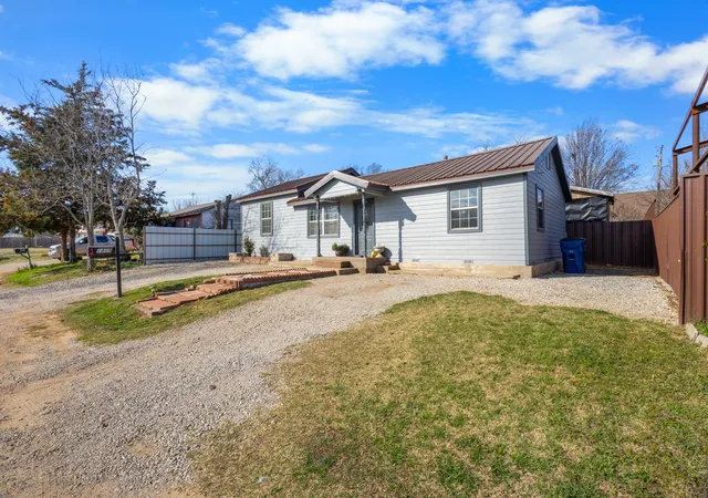 Homes for sale in Bridgeport, TX | 1409 18Th St, Bridgeport, TX 76426 | MLS# 21198624