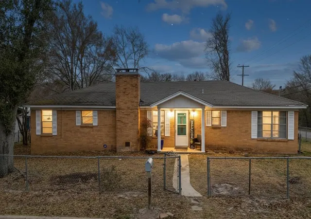 Photo 1 of Single family home for sale at 700 Powderhorn Dr, Athens, TX 75751 | MLS# 21198903 | Listing updated on 2026-08-17