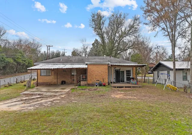 Photo 2 of Single family home for sale at 700 Powderhorn Dr, Athens, TX 75751 | MLS# 21198903 | Listing updated on 2026-08-17
