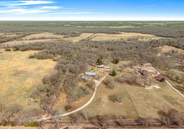 Photo 3 of Single family home for sale at 807 Vz County Road 1928, Edgewood, TX 75117 | MLS# 21199042 | Listing updated on 2026-09-17