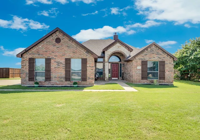 Photo 1 of Sale Pending at 160 Berkshire Ln, Waxahachie, TX 75165 | MLS# 21199059 | Listing updated on 2026-08-27
