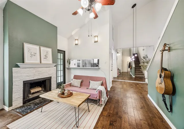 Listing Photo 1 - Condo for sale in building located at 5981 Arapaho Rd, Dallas, TX 75248 - Unit #1806