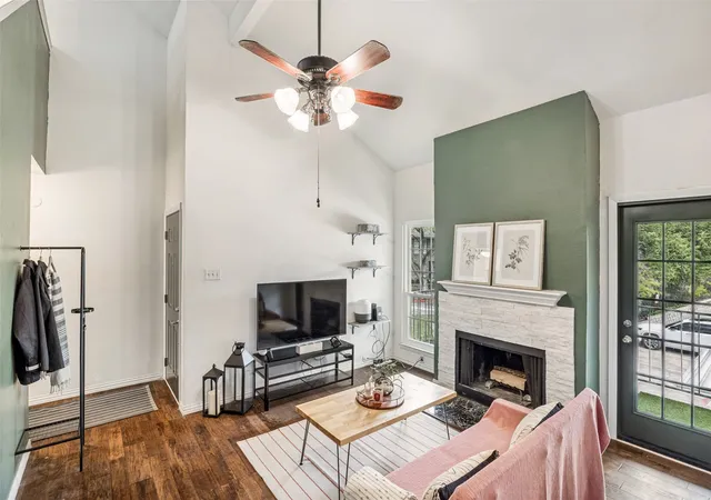 Listing Photo 2 - Condo for sale in building located at 5981 Arapaho Rd, Dallas, TX 75248 - Unit #1806
