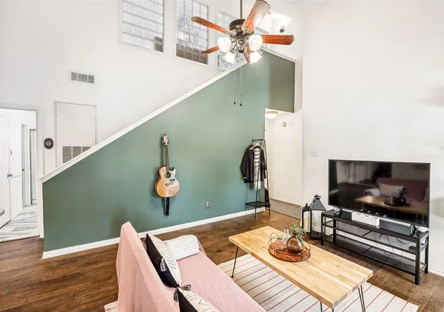 Listing Photo 3 - Condo for sale in building located at 5981 Arapaho Rd, Dallas, TX 75248 - Unit #1806