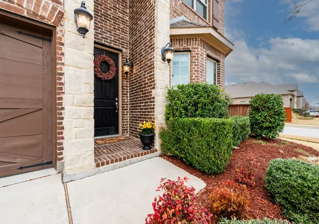 Photo 3 of Single family home for sale at 217 Mineral Point Dr, Aledo, TX 76008 | MLS# 21199192 | Listing updated on 2026-10-08