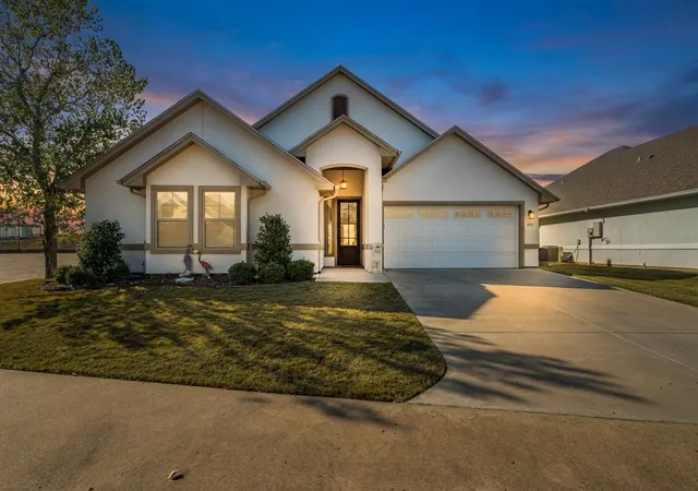 Photo 1 of Sale Pending at 105 Easy St, Glen Rose, TX 76043 | MLS# 21199319 | Listing updated on 2026-08-04