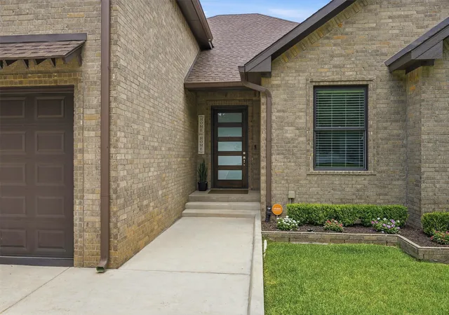 Homes for sale in Lake Kiowa, TX | 101 Manito Cvs, Lake Kiowa, TX 76240 | MLS# 21196628