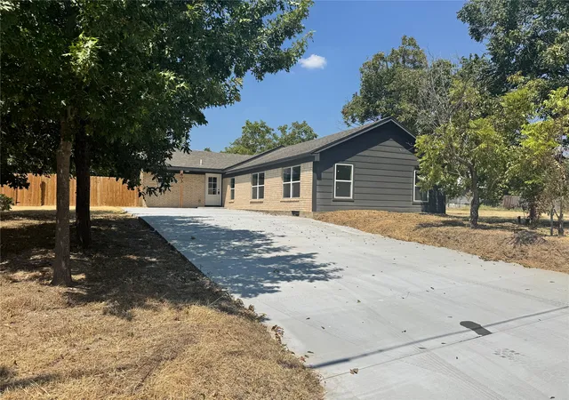 Photo 1 of Single family home for sale at 603 N Pearl St, Comanche, TX 76442 | MLS# 21197833 | Listing updated on 2026-08-28