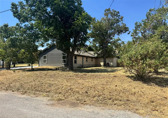 Photo 3 of Single family home for sale at 603 N Pearl St, Comanche, TX 76442 | MLS# 21197833 | Listing updated on 2026-08-28