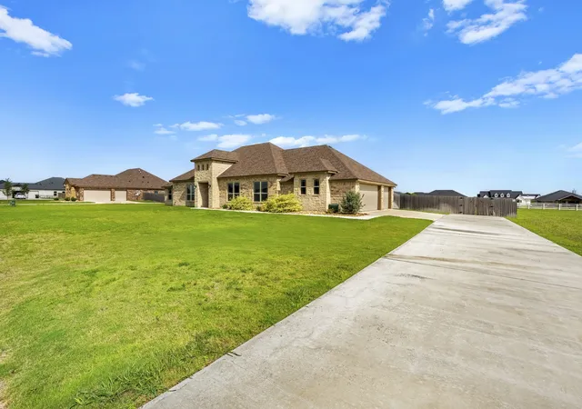 Photo 3 of Single family home for sale at 930 Inka Rd, Salado, TX 76571 | MLS# 21198255 | Listing updated on 2026-08-27