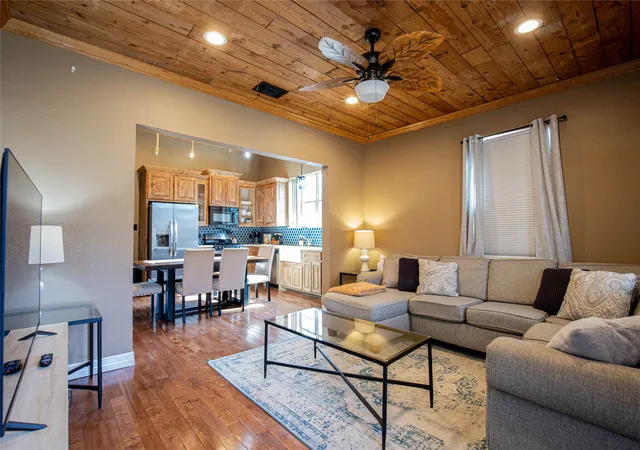 3rd image of 929 N 12Th St, Waco, TX 76707 | MLS# 21193693