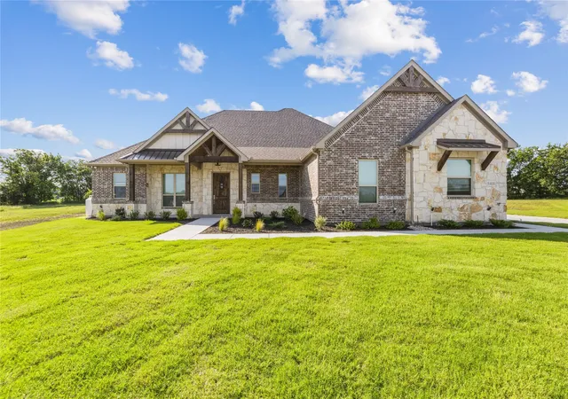 Homes for sale in Godley, TX | 8400 Stallion Dr, Godley, TX 76044 | MLS# 21193366