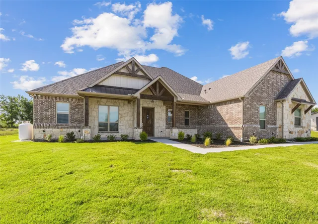 Homes for sale in Godley, TX | 8400 Stallion Dr, Godley, TX 76044 | MLS# 21193366