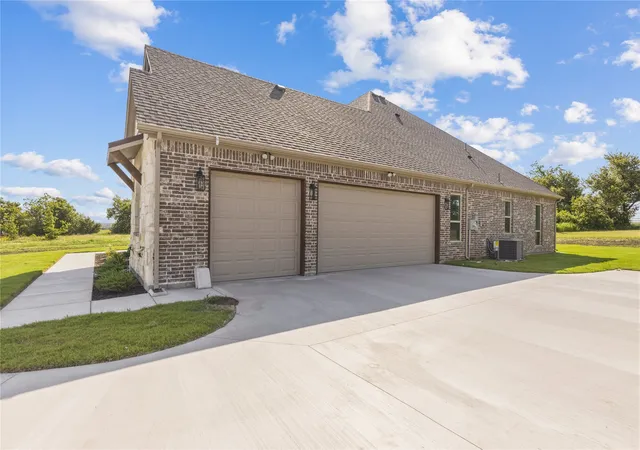Photo 3 of Single family home for sale at 8400 Stallion Dr, Godley, TX 76044 | MLS# 21193366 | Listing updated on 2026-09-25