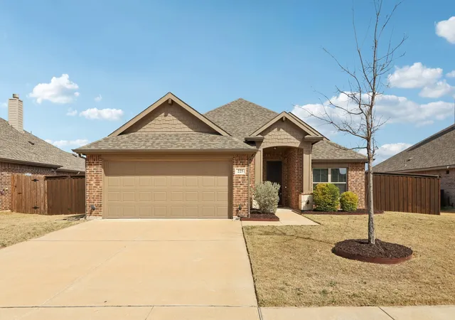 Photo 1 of Single family home for sale at 225 Brazos Dr, Waxahachie, TX 75165 | MLS# 21199491 | Listing updated on 2026-10-04
