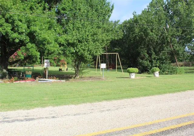 Photo 12 of Single family home for sale at 402 Cleveland St, Leonard, TX 75452 | MLS# 21199143 | Listing updated on 2026-07-15