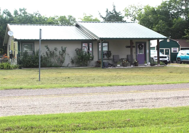 Photo 2 of Single family home for sale at 402 Cleveland St, Leonard, TX 75452 | MLS# 21199143 | Listing updated on 2026-07-15