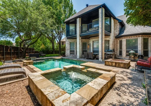 Photo 3 of Single family home for sale at 2101 Pebble Beach Pl, Plano, TX 75072 | MLS# 21199861 | Listing updated on 2026-09-29