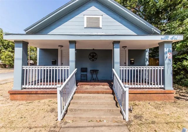 Homes for sale in Dallas, TX | 237 239 W Brooklyn Ave, Dallas, TX 75208 | MLS# 21193942
