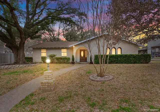 Homes for sale in Woodway, TX | 120 Wooded Crest Dr, Woodway, TX 76712 | MLS# 21199970
