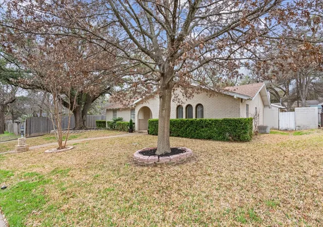 Photo 3 of Single family home for sale at 120 Wooded Crest Dr, Woodway, TX 76712 | MLS# 21199970 | Listing updated on 2026-09-20