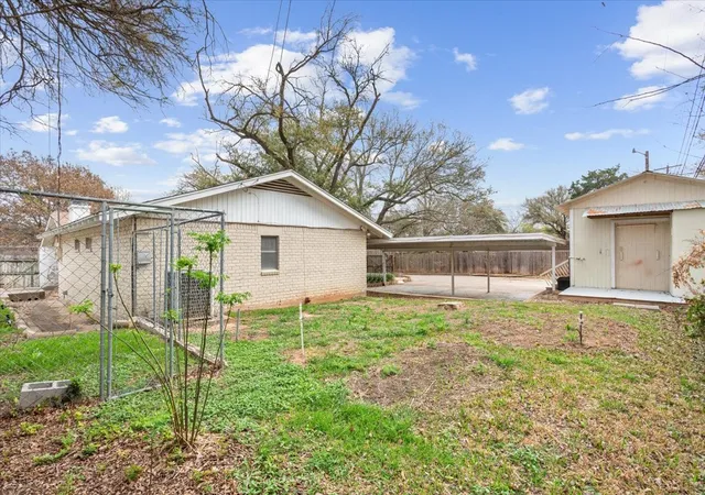 Homes for sale in Woodway, TX | 120 Wooded Crest Dr, Woodway, TX 76712 | MLS# 21199970