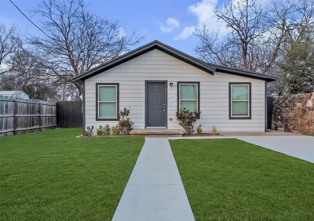 Photo 1 of Sale Pending at 1014 W Archer St, Jacksboro, TX 76458 | MLS# 21199857 | Listing updated on 2026-07-22