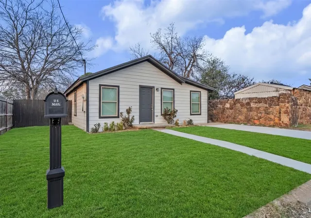 Photo 2 of Sale Pending at 1014 W Archer St, Jacksboro, TX 76458 | MLS# 21199857 | Listing updated on 2026-07-22
