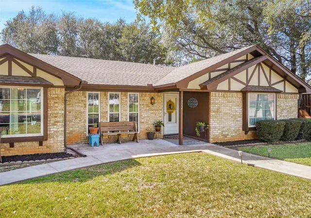 31st image of 1822 E Cedar Elm Dr, Arlington, TX 76012 | MLS# 21199647
