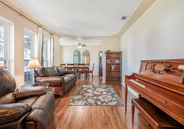 3rd image of 1822 E Cedar Elm Dr, Arlington, TX 76012 | MLS# 21199647